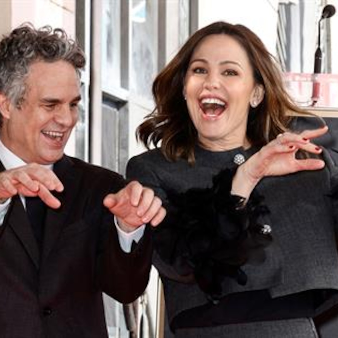 Jennifer Garner & Mark Ruffalo Recreate 'Thriller' Dance